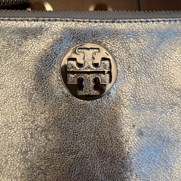 Small Women’s Tory Burch Wristlet - Picture 4 of 4